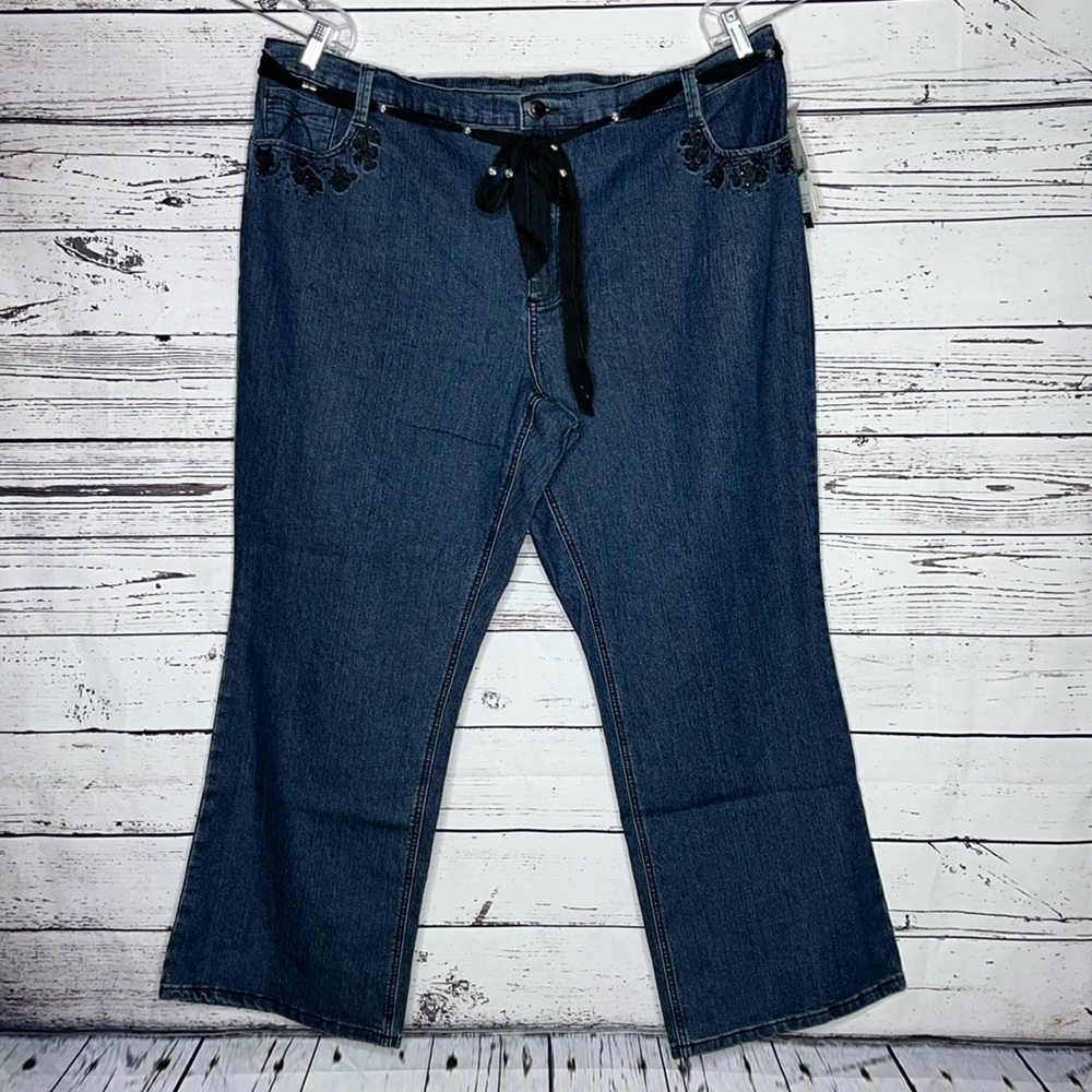 Essentials NWT Size 26/28W Blue Denim - Black Embellished Bootcut Jeans w/ Belt